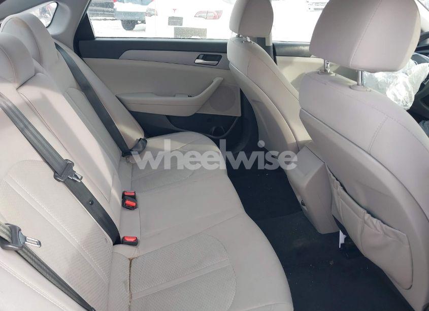 Photo 8 of 2019 Hyundai Sonata SE (VIN 5NPE24AF7KH742086)