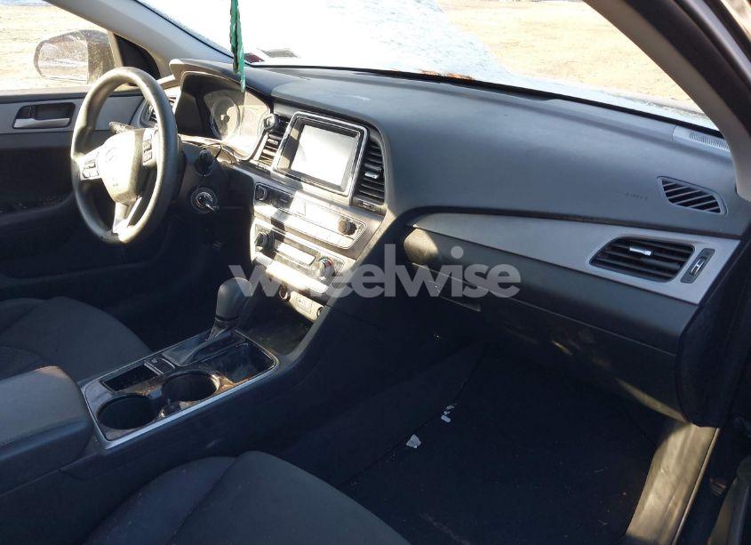 Photo 5 of 2019 Hyundai Sonata SE (VIN 5NPE24AF7KH746610)