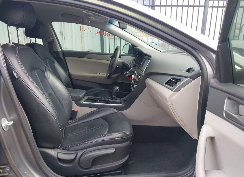 Photo 5 of 2019 Hyundai Sonata SE (VIN 5NPE24AF7KH751127)