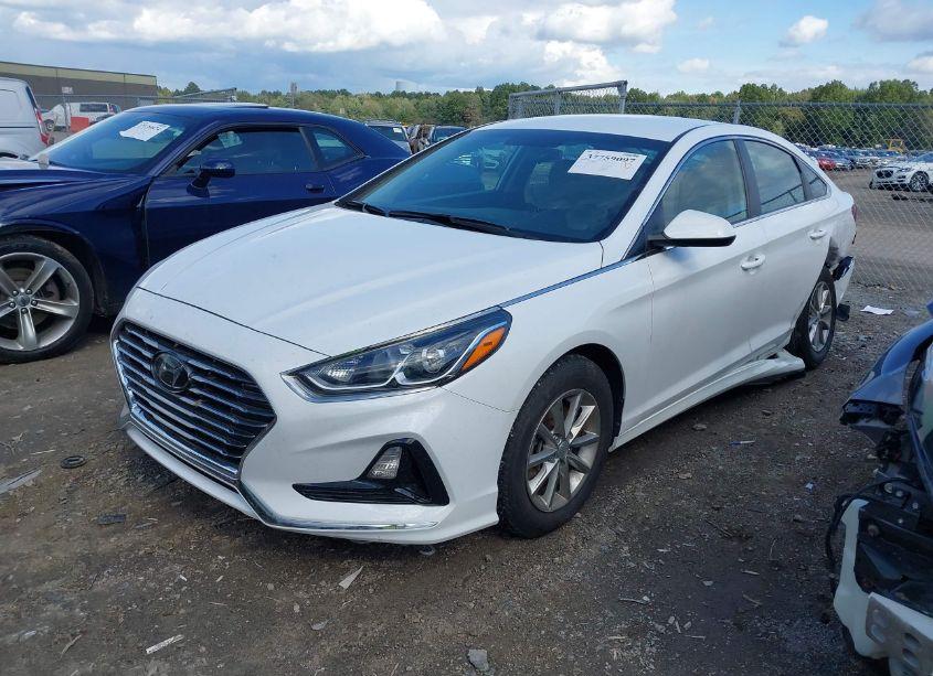 Photo 2 of 2019 Hyundai Sonata SE (VIN 5NPE24AF7KH772186)
