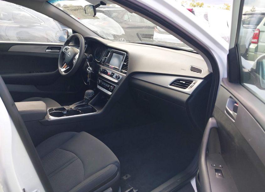 Photo 5 of 2019 Hyundai Sonata SE (VIN 5NPE24AF7KH772186)