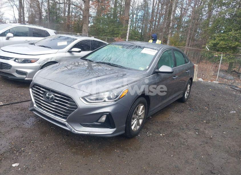 Photo 2 of 2019 Hyundai Sonata SE (VIN 5NPE24AF7KH775203)