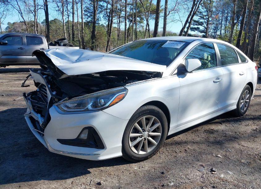 Photo 2 of 2019 Hyundai Sonata SE (VIN 5NPE24AF7KH777338)