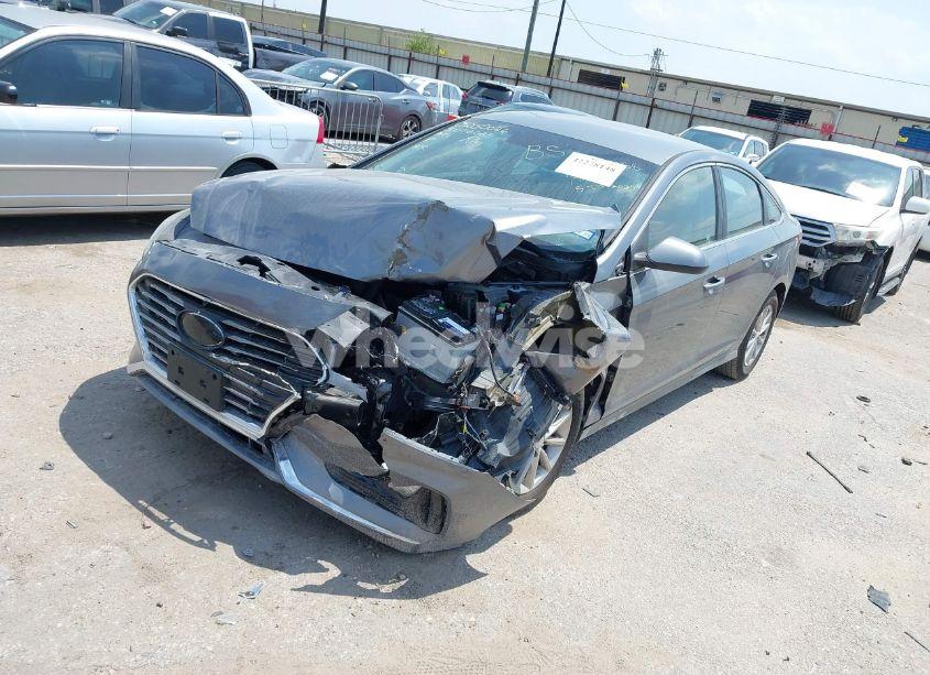Photo 2 of 2019 Hyundai Sonata SE (VIN 5NPE24AF7KH780949)