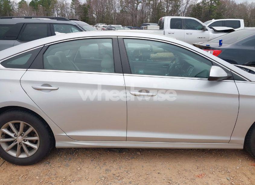 Photo 13 of 2019 Hyundai Sonata SE (VIN 5NPE24AF7KH800052)