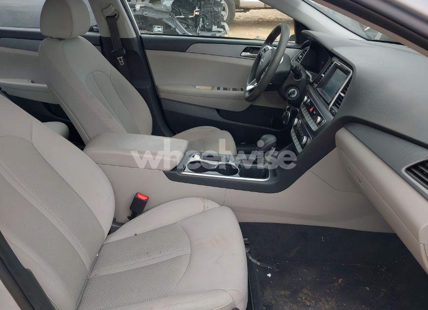 Photo 5 of 2019 Hyundai Sonata SE (VIN 5NPE24AF7KH800052)