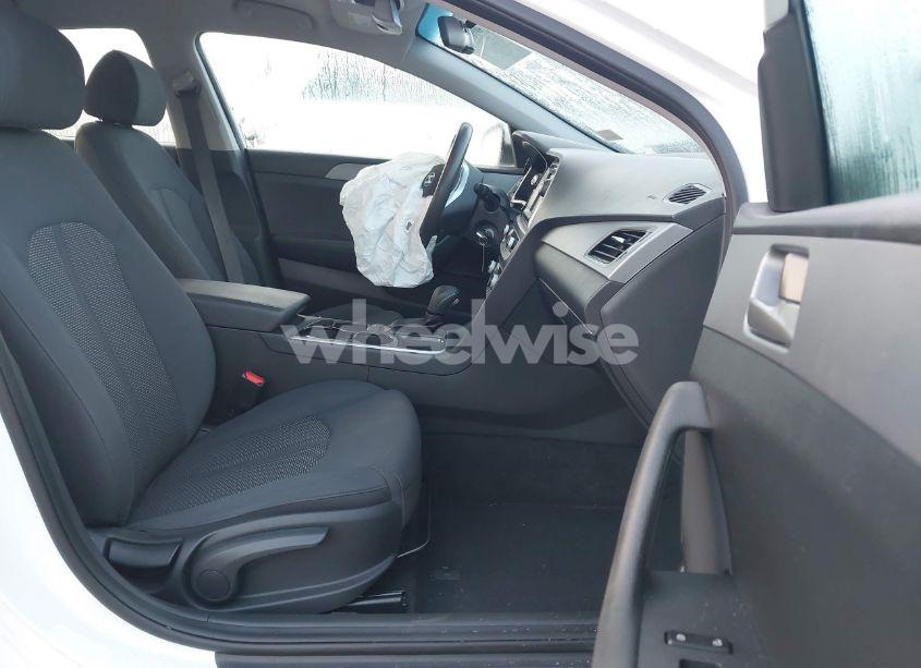 Photo 5 of 2019 Hyundai Sonata SE (VIN 5NPE24AF7KH811357)