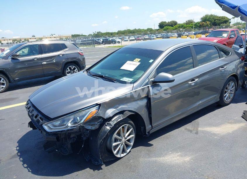 Photo 2 of 2019 Hyundai Sonata SE (VIN 5NPE24AF7KH819538)