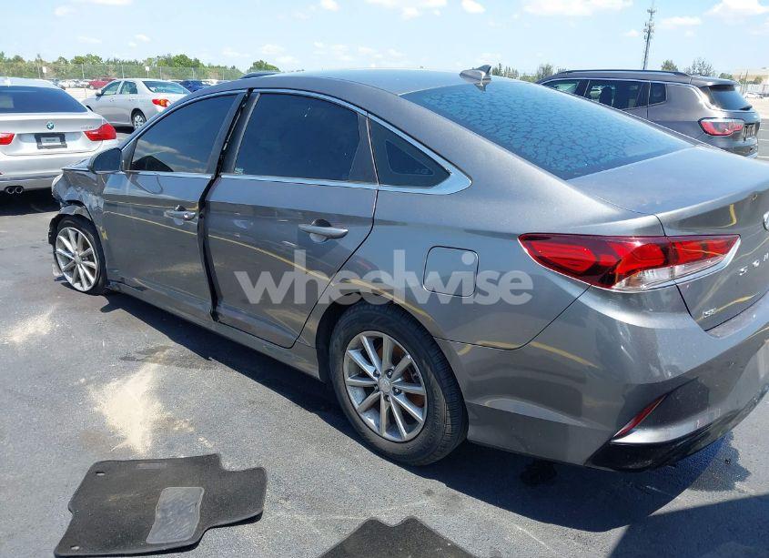 Photo 3 of 2019 Hyundai Sonata SE (VIN 5NPE24AF7KH819538)