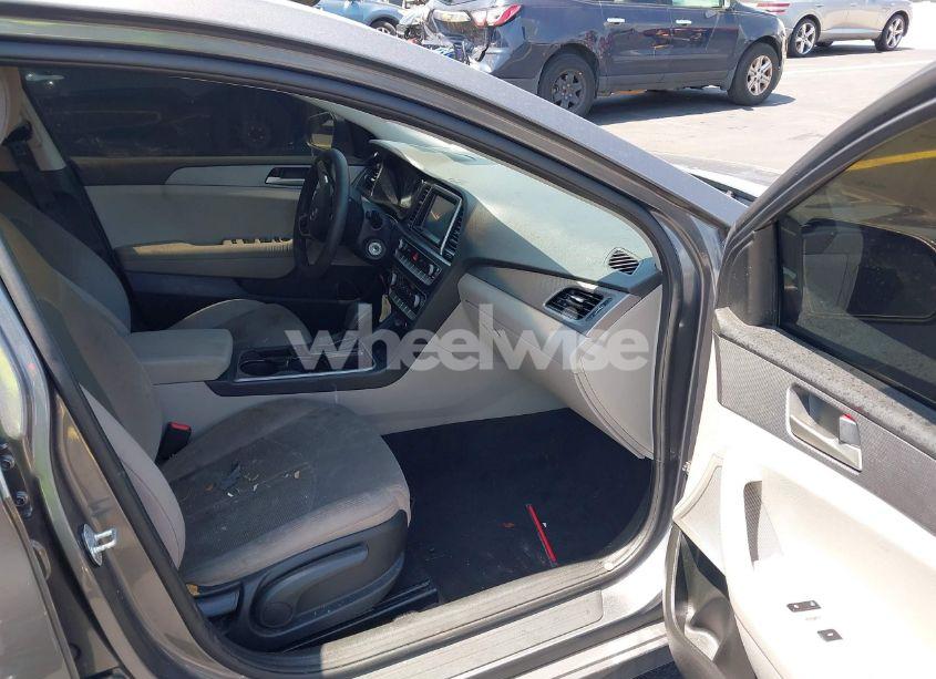 Photo 5 of 2019 Hyundai Sonata SE (VIN 5NPE24AF7KH819538)