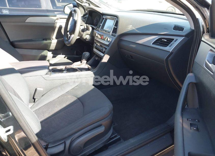 Photo 5 of 2019 Hyundai Sonata SE (VIN 5NPE24AF7KH820155)