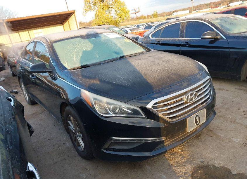 2015 Hyundai Sonata SE (VIN 5NPE24AF8FH007977) main photo