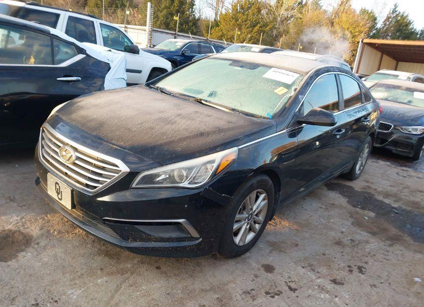 Photo 2 of 2015 Hyundai Sonata SE (VIN 5NPE24AF8FH007977)