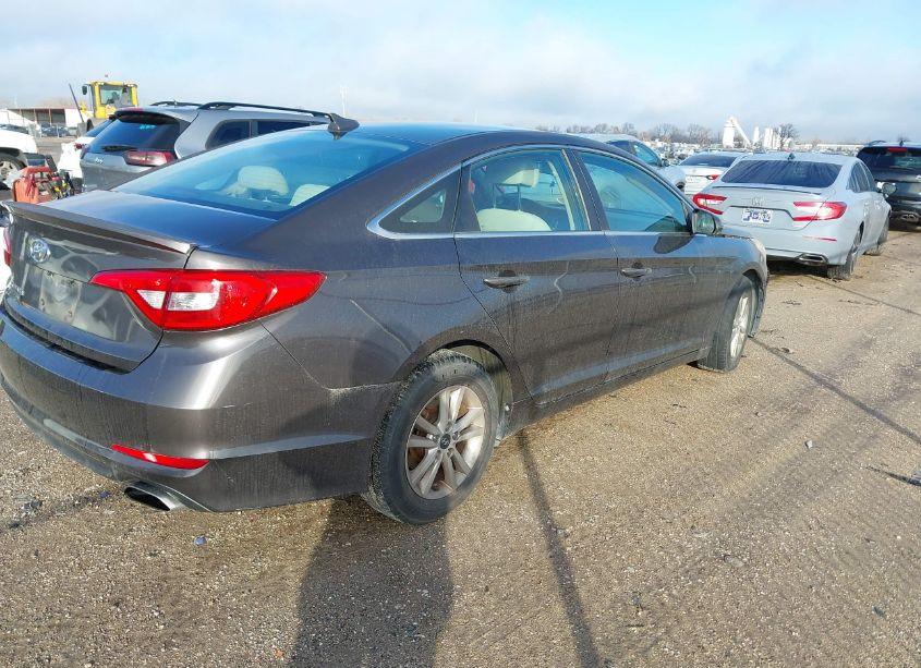 Photo 4 of 2015 Hyundai Sonata SE (VIN 5NPE24AF8FH030840)