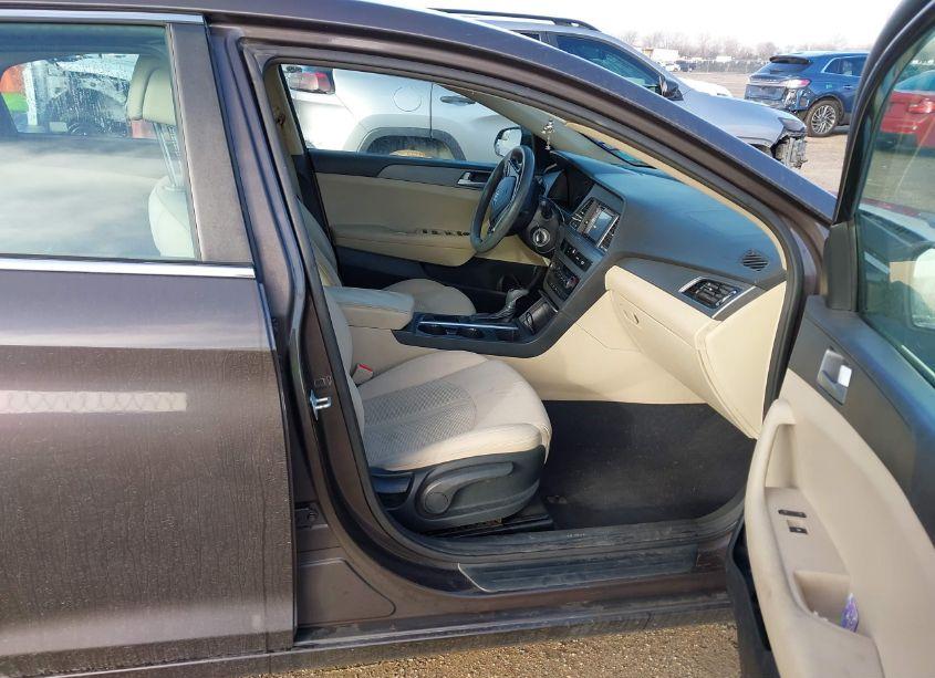 Photo 5 of 2015 Hyundai Sonata SE (VIN 5NPE24AF8FH030840)
