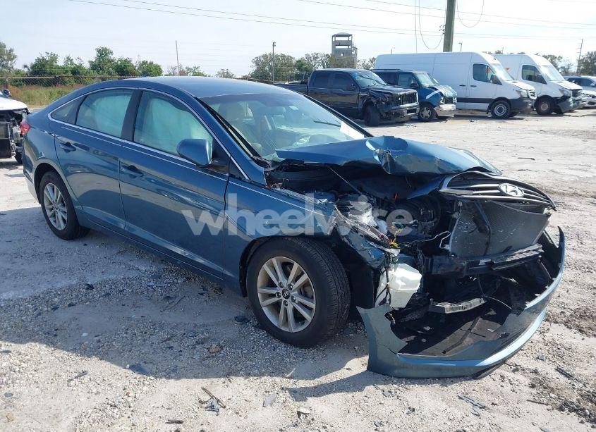 2015 Hyundai Sonata SE (VIN 5NPE24AF8FH047444) main photo