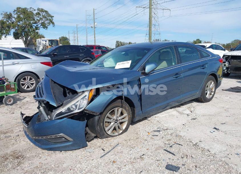 Photo 2 of 2015 Hyundai Sonata SE (VIN 5NPE24AF8FH047444)