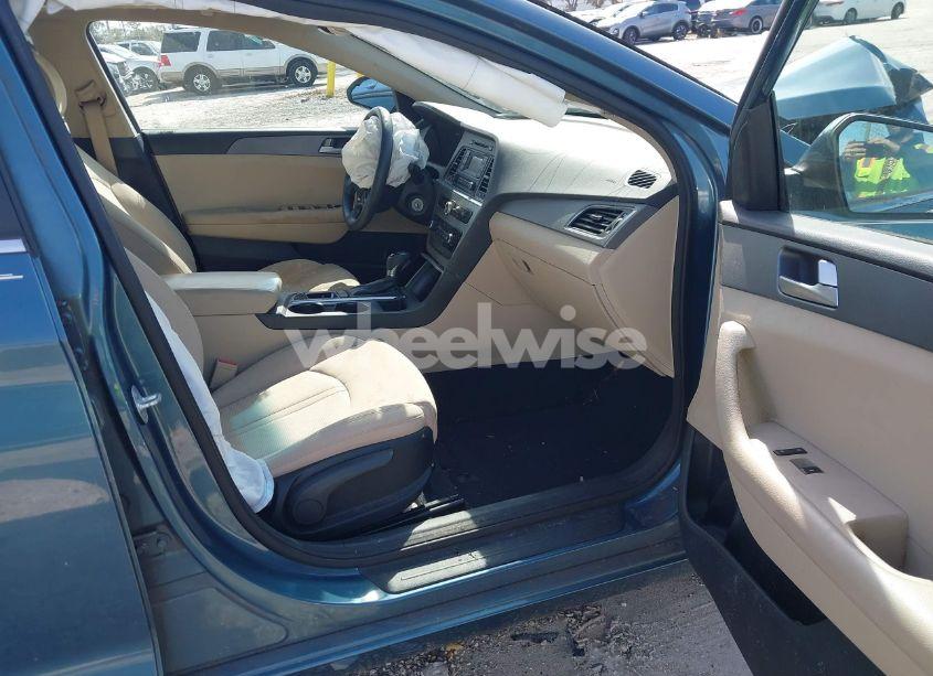 Photo 5 of 2015 Hyundai Sonata SE (VIN 5NPE24AF8FH047444)