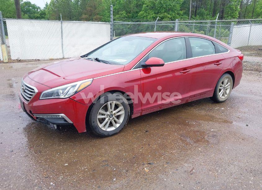 Photo 2 of 2015 Hyundai Sonata SE (VIN 5NPE24AF8FH076393)