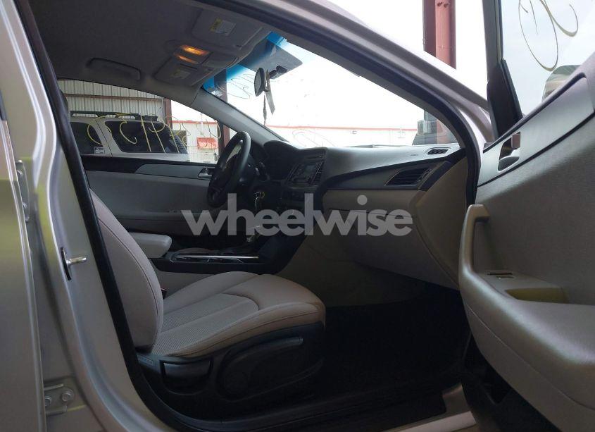 Photo 5 of 2015 Hyundai Sonata SE (VIN 5NPE24AF8FH083134)