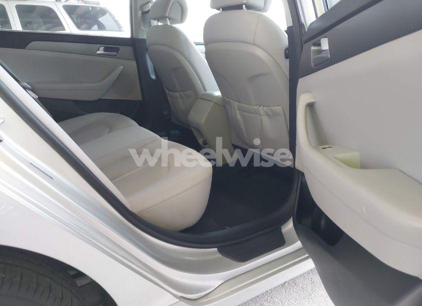 Photo 8 of 2015 Hyundai Sonata SE (VIN 5NPE24AF8FH083134)