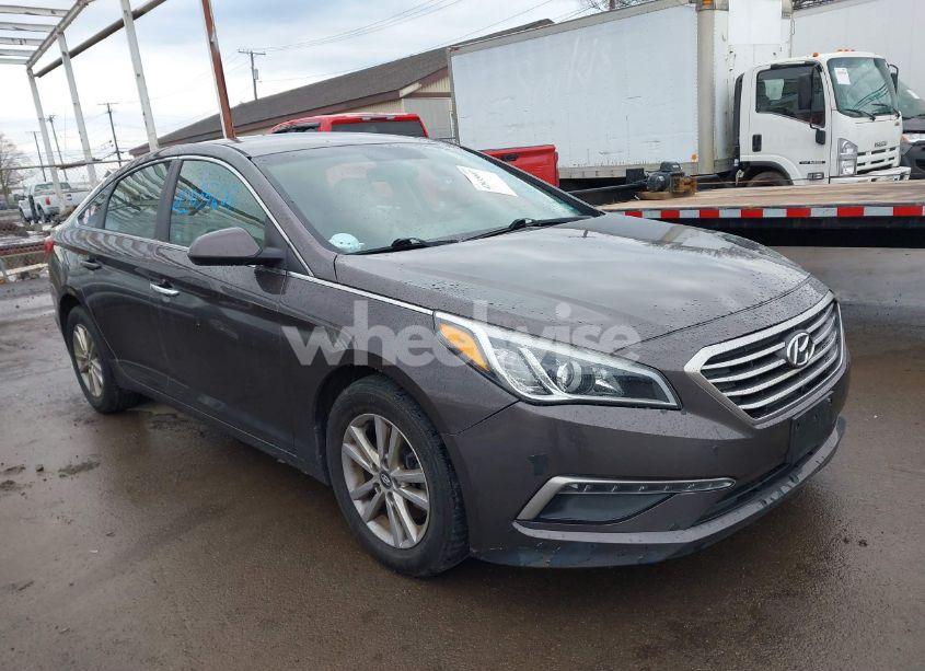 2015 Hyundai Sonata SE (VIN 5NPE24AF8FH108355) main photo