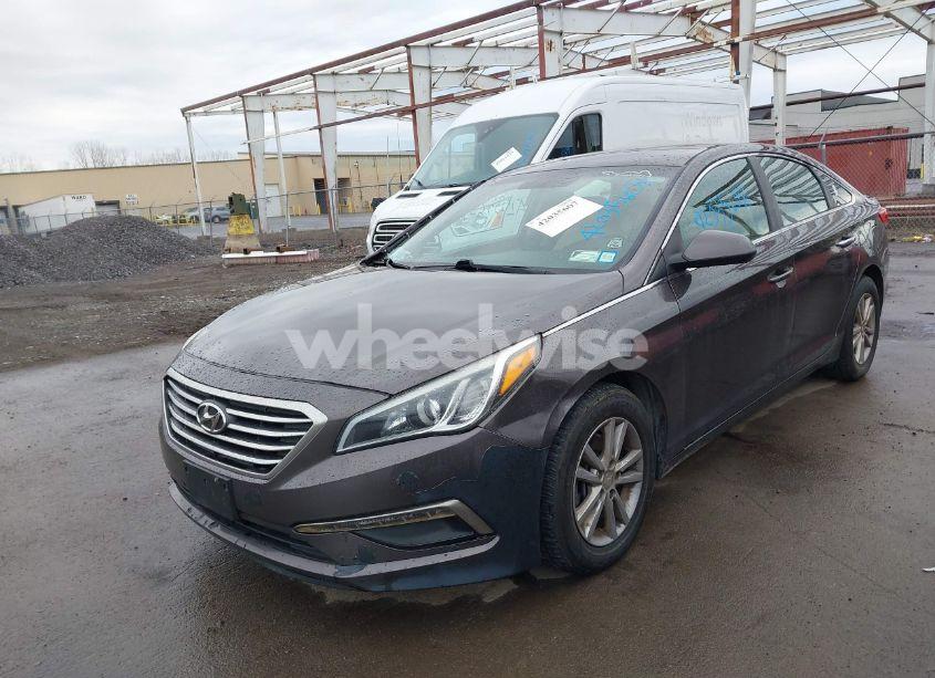 Photo 2 of 2015 Hyundai Sonata SE (VIN 5NPE24AF8FH108355)