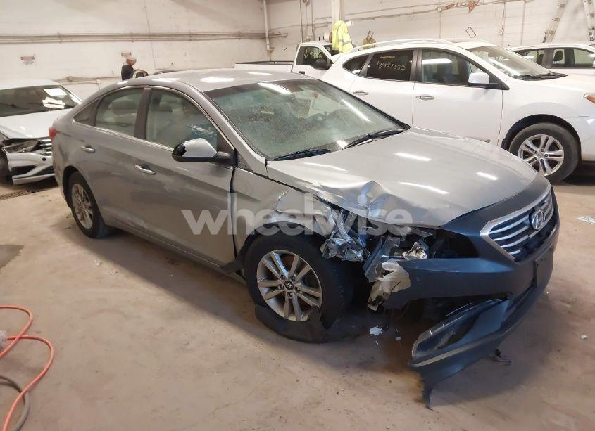 2015 Hyundai Sonata SE (VIN 5NPE24AF8FH149519) main photo