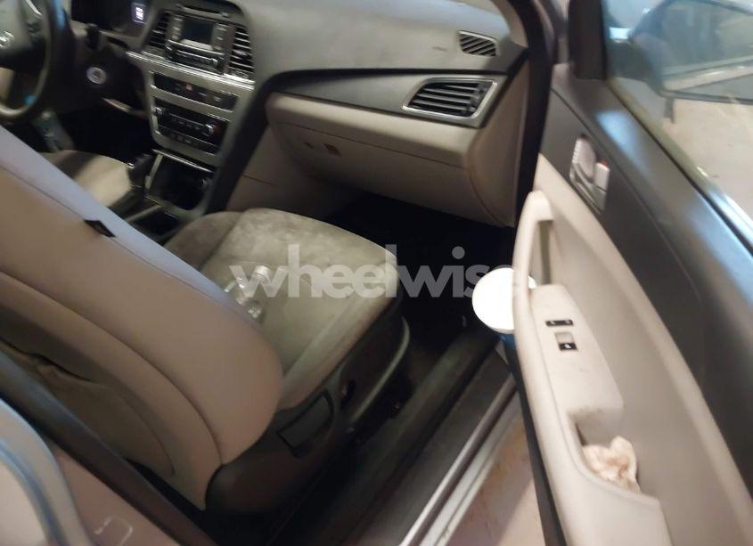 Photo 5 of 2015 Hyundai Sonata SE (VIN 5NPE24AF8FH149519)