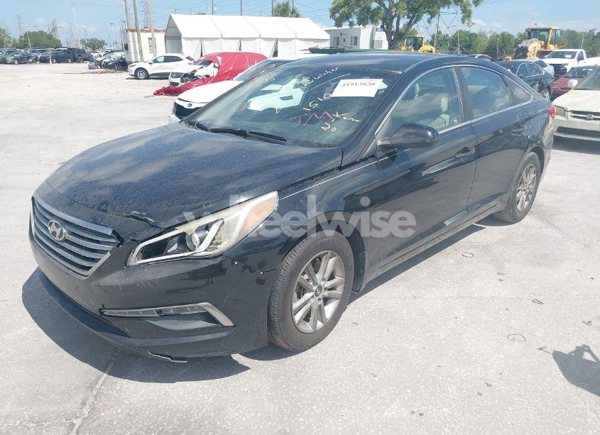Photo 2 of 2015 Hyundai Sonata SE (VIN 5NPE24AF8FH151075)