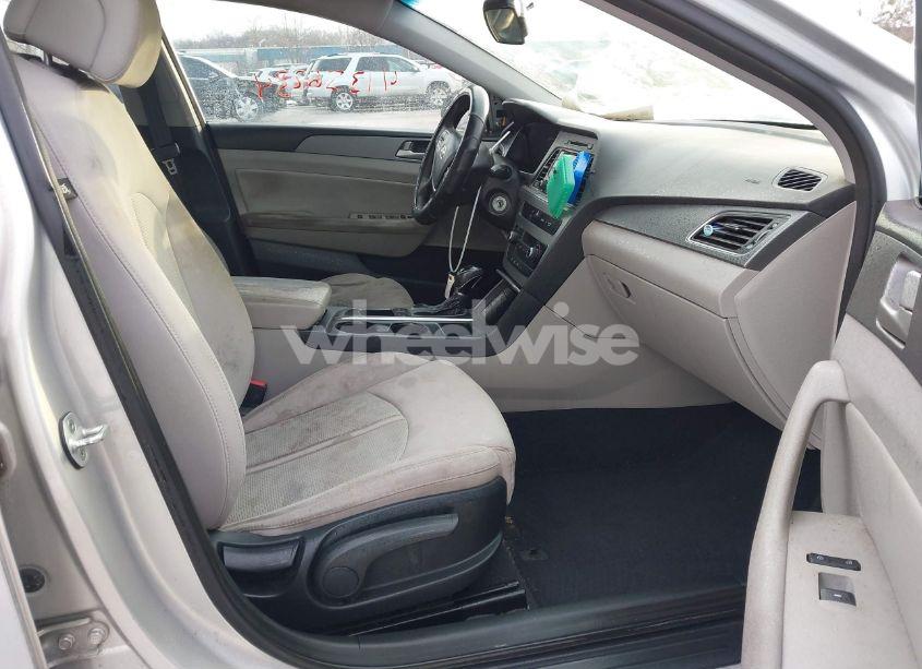 Photo 5 of 2015 Hyundai Sonata SE (VIN 5NPE24AF8FH157443)