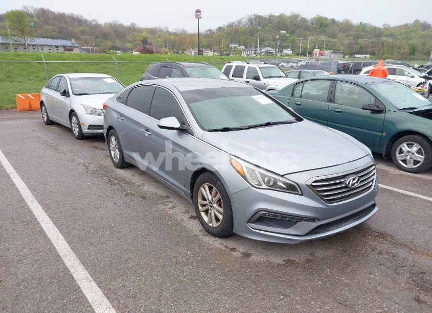 2015 Hyundai Sonata SE (VIN 5NPE24AF8FH170399) main photo