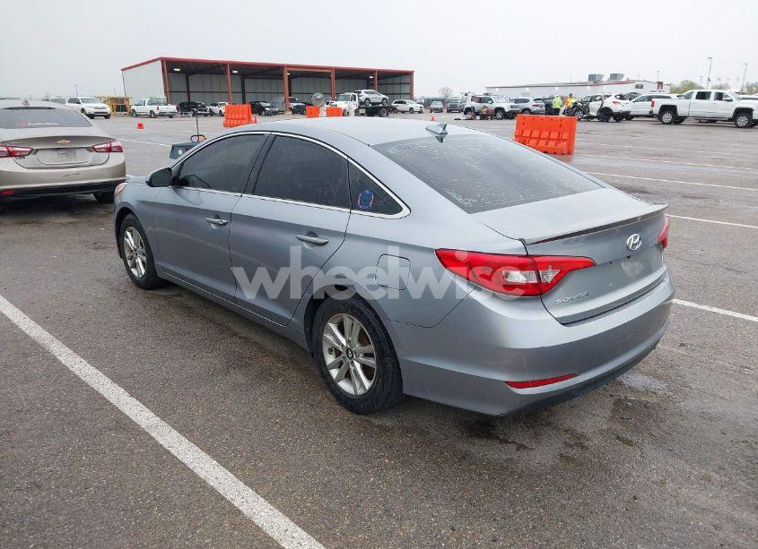 Photo 3 of 2015 Hyundai Sonata SE (VIN 5NPE24AF8FH170399)