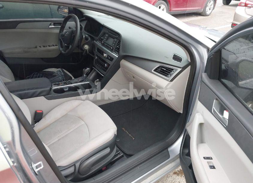 Photo 5 of 2015 Hyundai Sonata SE (VIN 5NPE24AF8FH170399)