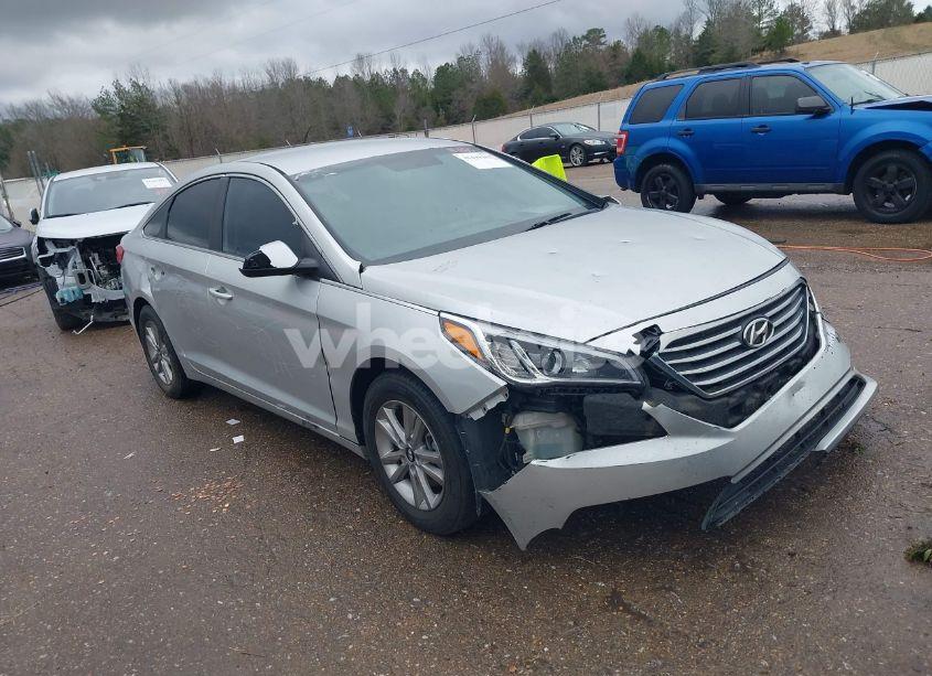 2015 Hyundai Sonata SE (VIN 5NPE24AF8FH177319) main photo