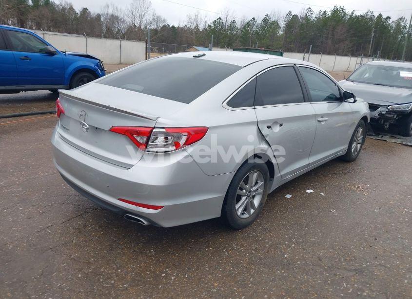 Photo 4 of 2015 Hyundai Sonata SE (VIN 5NPE24AF8FH177319)