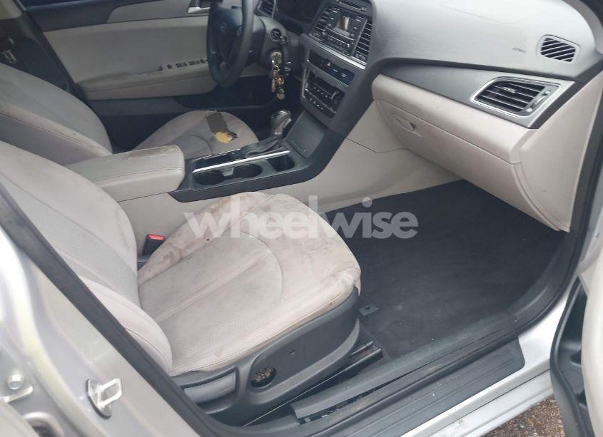 Photo 5 of 2015 Hyundai Sonata SE (VIN 5NPE24AF8FH177319)