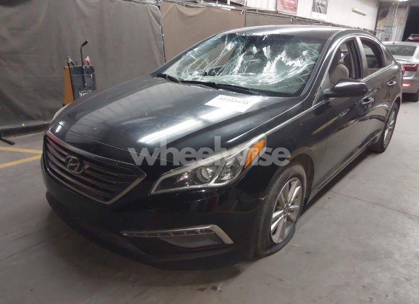 Photo 2 of 2015 Hyundai Sonata SE (VIN 5NPE24AF8FH178700)