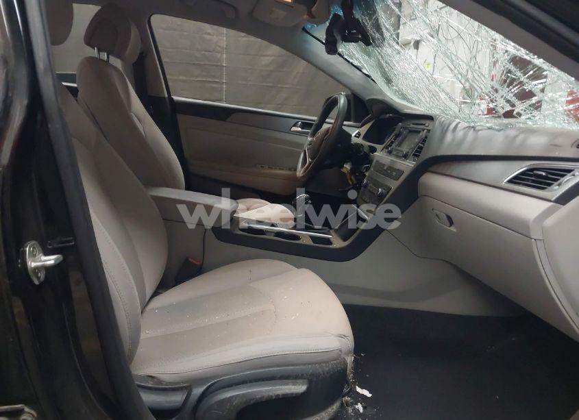 Photo 5 of 2015 Hyundai Sonata SE (VIN 5NPE24AF8FH178700)