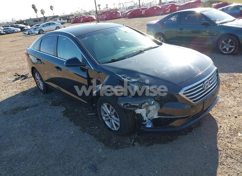 2015 Hyundai Sonata SE (VIN 5NPE24AF8FH181743) main photo