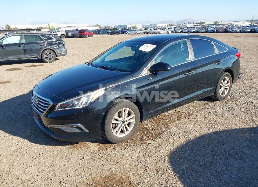 Photo 2 of 2015 Hyundai Sonata SE (VIN 5NPE24AF8FH181743)