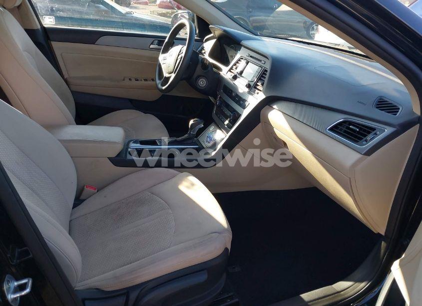 Photo 5 of 2015 Hyundai Sonata SE (VIN 5NPE24AF8FH181743)