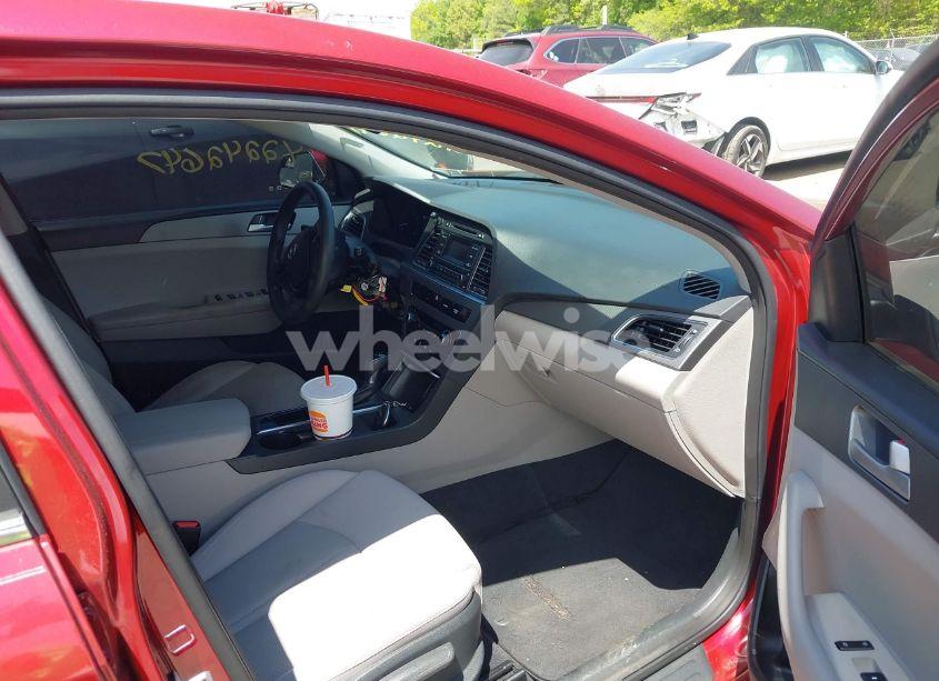 Photo 5 of 2015 Hyundai Sonata SE (VIN 5NPE24AF8FH186215)