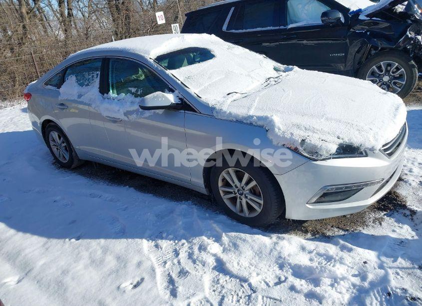2015 Hyundai Sonata SE (VIN 5NPE24AF8FH187915) main photo