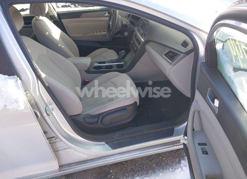 Photo 5 of 2015 Hyundai Sonata SE (VIN 5NPE24AF8FH187915)