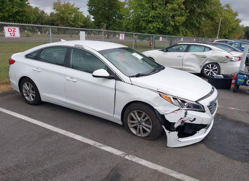 2015 Hyundai Sonata SE (VIN 5NPE24AF8FH211162) main photo