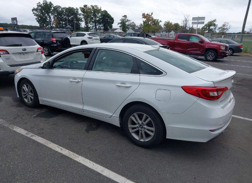 Photo 3 of 2015 Hyundai Sonata SE (VIN 5NPE24AF8FH211162)