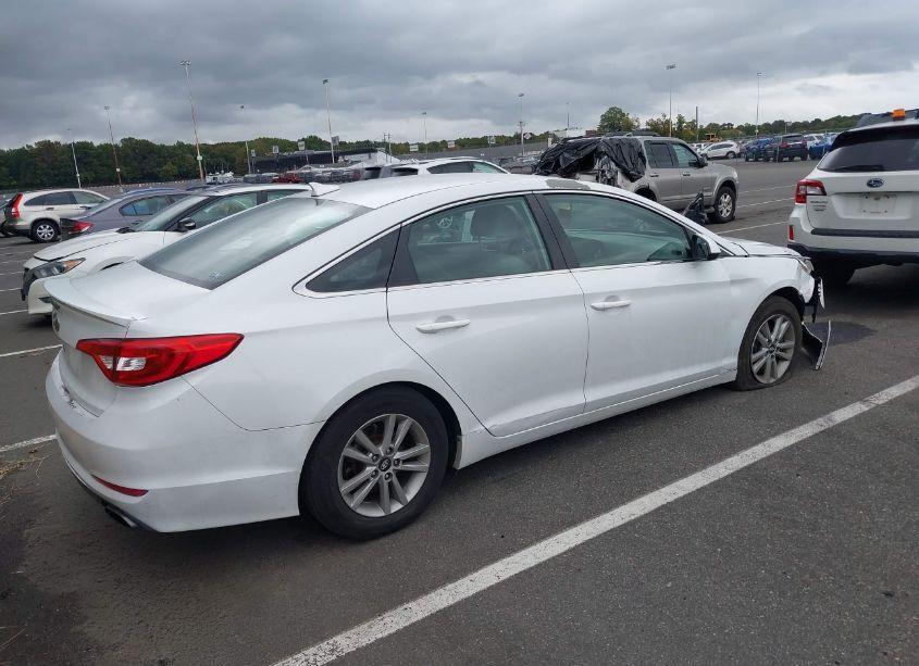 Photo 4 of 2015 Hyundai Sonata SE (VIN 5NPE24AF8FH211162)