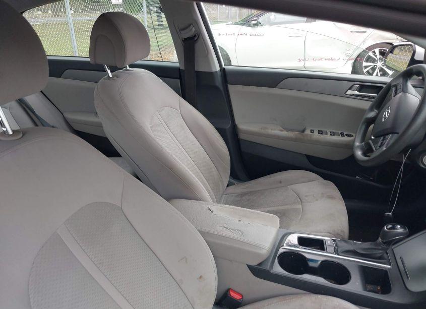 Photo 5 of 2015 Hyundai Sonata SE (VIN 5NPE24AF8FH211162)