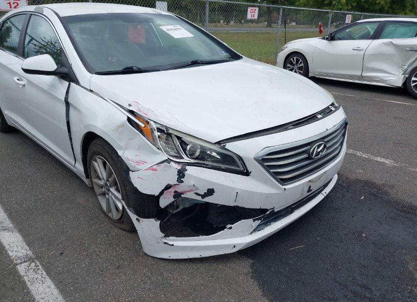 Photo 6 of 2015 Hyundai Sonata SE (VIN 5NPE24AF8FH211162)